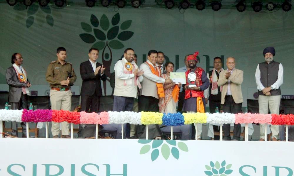 Dance competition winning team receiving award from CM